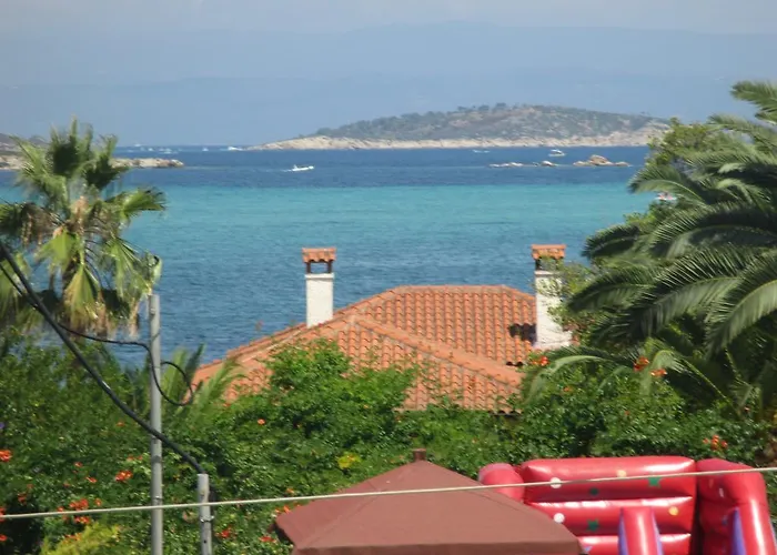 Maistros Holiday Home
